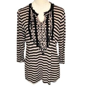 Susan Lawrence women’s Large ruffle and lace quarter sleeve top